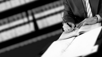 Le clausole che vietano B&B o scuole di musica devono essere trascritte o richiamate nel rogito