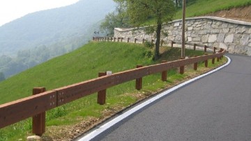 Le barriere stradali in legno e acciaio