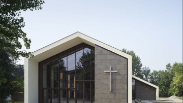 Ricostruzione in Emilia Romagna: la chiesa temporanea di Medolla