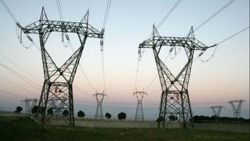Distanze dalle linee elettriche: quali norme per la sicurezza? Distanze dalle linee elettriche: quali norme per la sicurezza?
