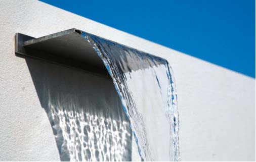 Marsigli 18_FIG 1_Giochi dÔÇÖacqua, un ornamento acquatico in acciaio crea una piccola cascata (Foto Archivio Marsiglilab)