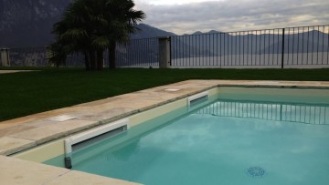 La differenza tra piscine a sfioro e piscine a skimmer