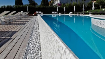 Progettazione piscine: come scegliere rivestimenti e finiture