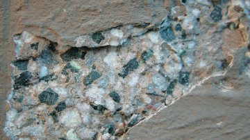 Manufatti in pietra artificiale e cemento: come eseguire il ripristino?