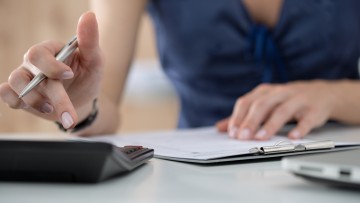 Regolarità fiscale nelle gare pubbliche: interviene l’Adunanza Plenaria