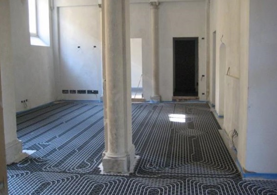 Sistema radiante a pavimento, riqualificazione edificio per uffici (Via Marsala, Brescia). Fonte: Uponor 