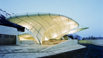 Le  stazioni della funicolare di Innsbruck realizzate da Zaha Hadid