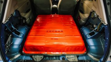 Auto elettriche: gli ingegneri Nissan raddoppiano la batteria della Leaf