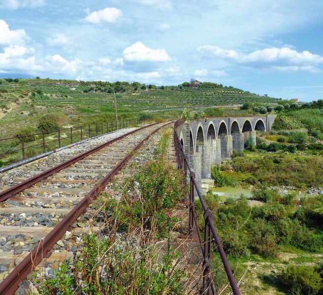 04_Viadotto sulla linea PaterniÌˆ-Schettino-Regalbuto