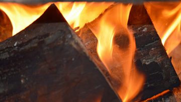 Strutture in legno: come si comportano le connessioni in caso di incendio?