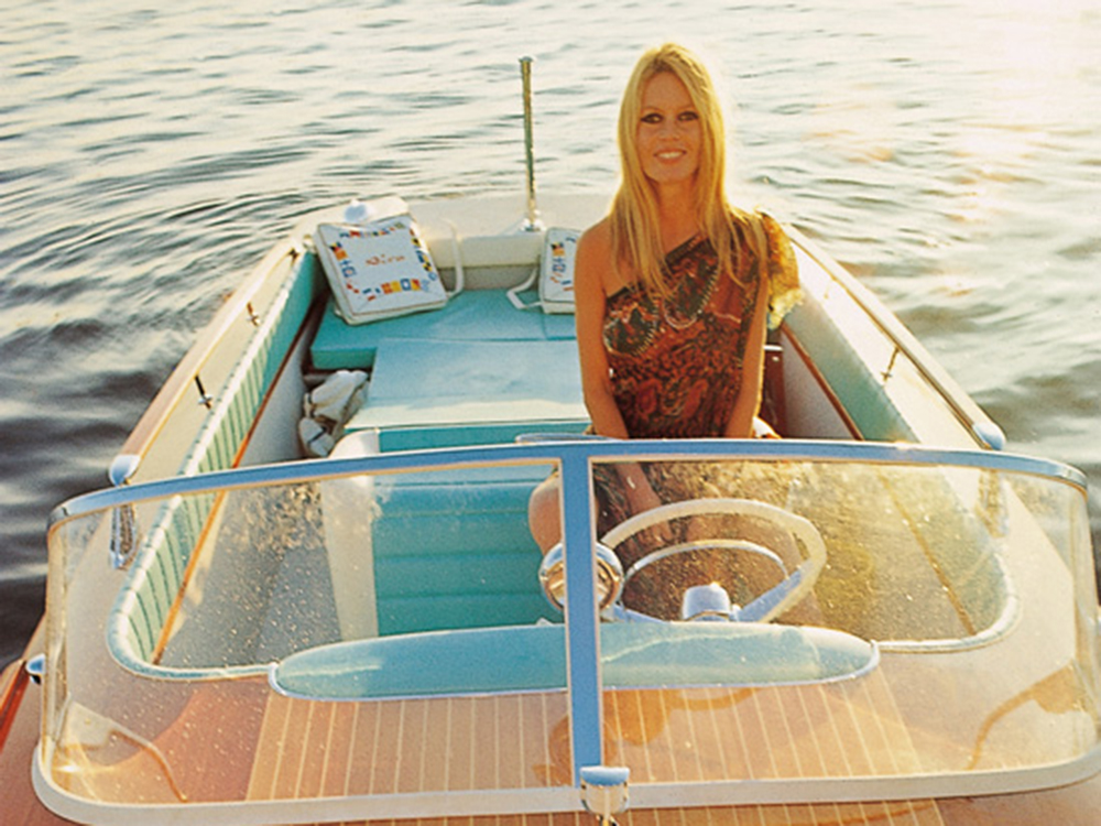 Brigitte Bardot a bordo dell'Aquarama