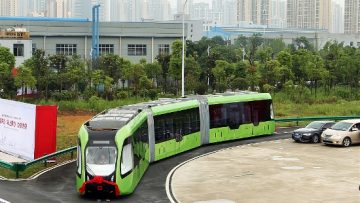 Il treno elettrico senza binari in Cina è già in azione