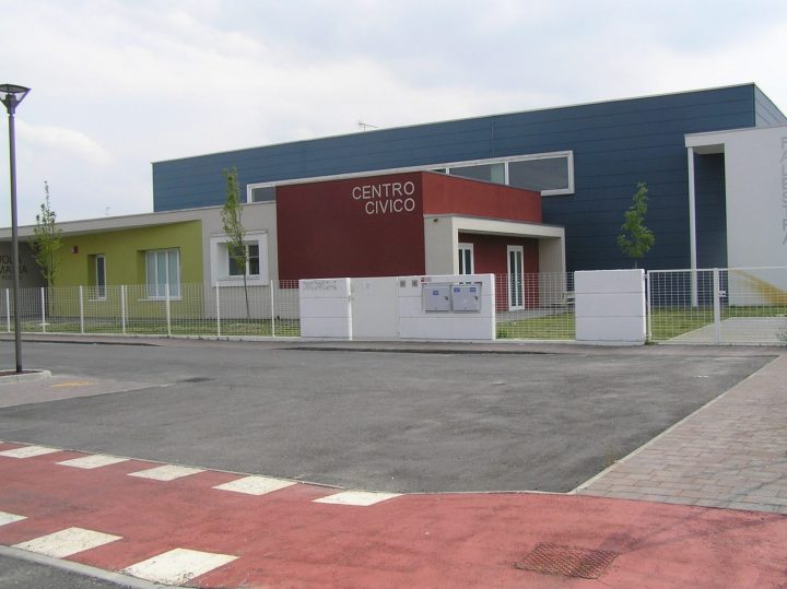 Fig. 2: Vista frontale della scuola di Mortizzuolo di Mirandola. Foto © Consorzio POROTON®