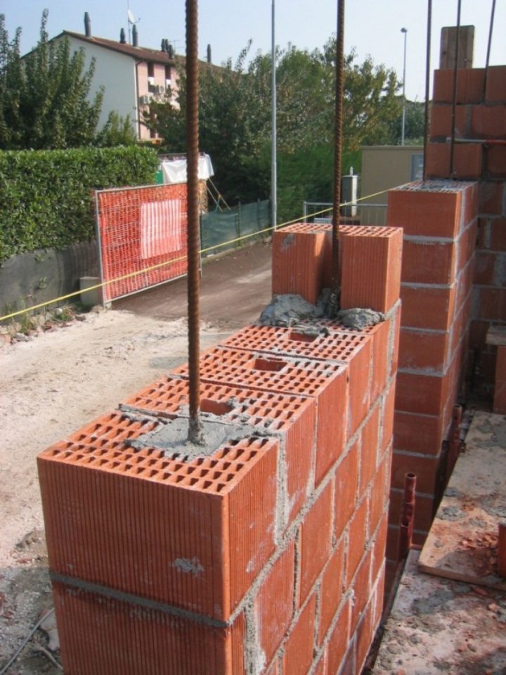 Sistema Muratura armata POROTON®. © Consorzio POROTON®