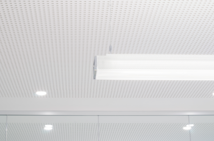 Figura 6. Controsoffitto radiante acustico in cartongesso (Fonte: Eurotherm)