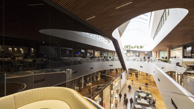 Podium Hadid - interni - CityLife Shopping District © ph. Samuel Holzner