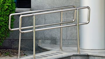 Barriere architettoniche in condominio: quali sono le opere per eliminarle e quali i divieti del regolamento?