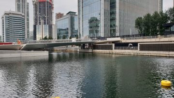 Londra, un nuovo ponte mobile per Canary Wharf