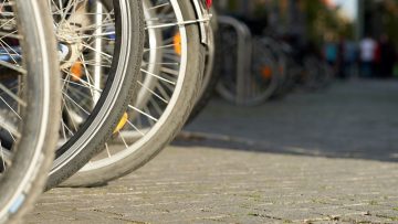 Meno auto e più biciclette, in Italia cresce la voglia di mobilità sostenibile