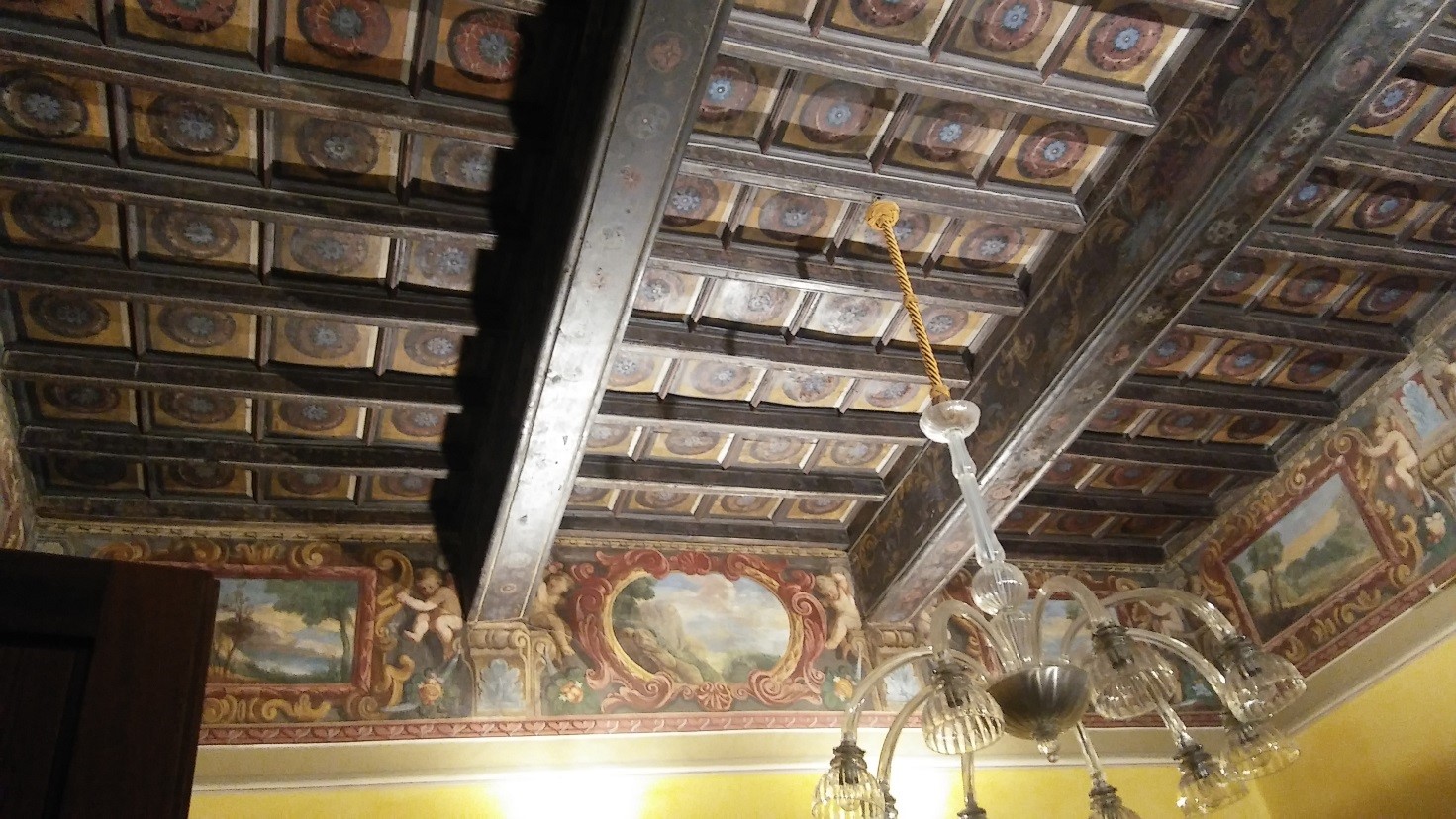 Figura 2. Esempio di superficie tutelata che non rispetta le classi di reazione al fuoco, non modificabile