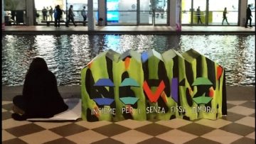 Na Scorz e carton come casa per i senzatetto Na Scorz e carton come casa per i senzatetto
