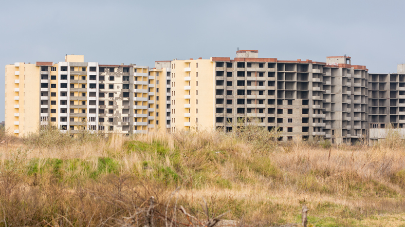 Quando e come si prescrive il reato edilizio?