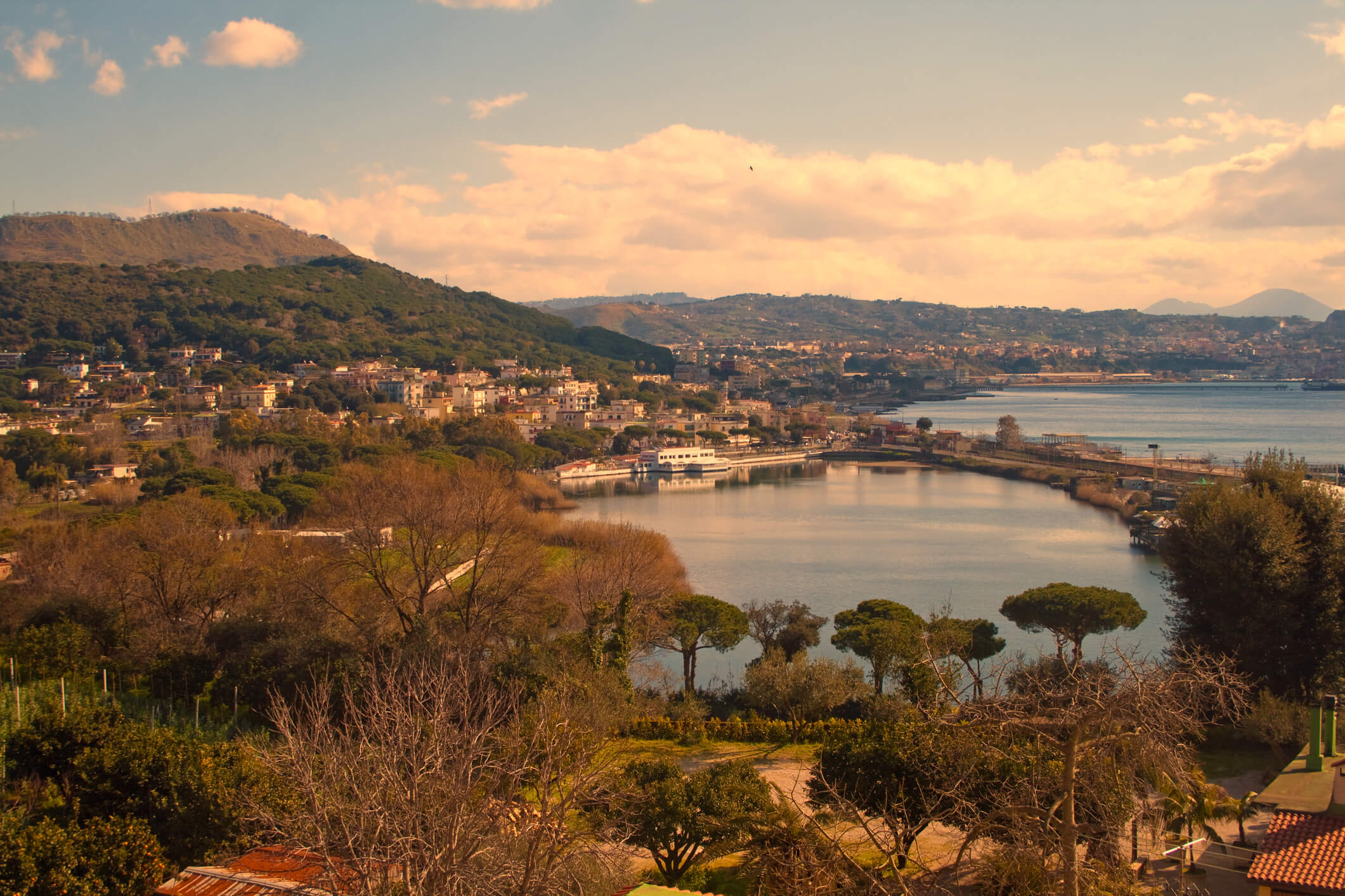 Campi Flegrei, scoperte strutture geologiche sottomarine finora sconosciute
