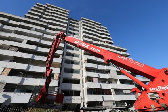 Scampia, pronti ad abbattere la Vela Verde Scampia, pronti ad abbattere la Vela Verde