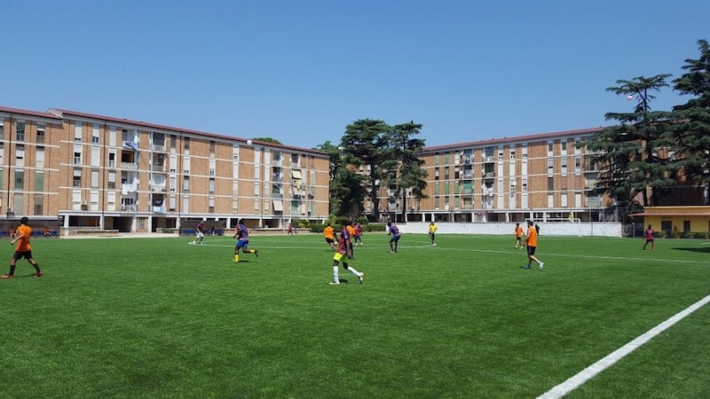 Pneumatici fuori uso, a Caserta diventano campo di calcio