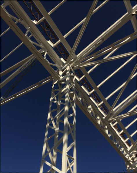 Struttura in acciaio leggero bianca cielo