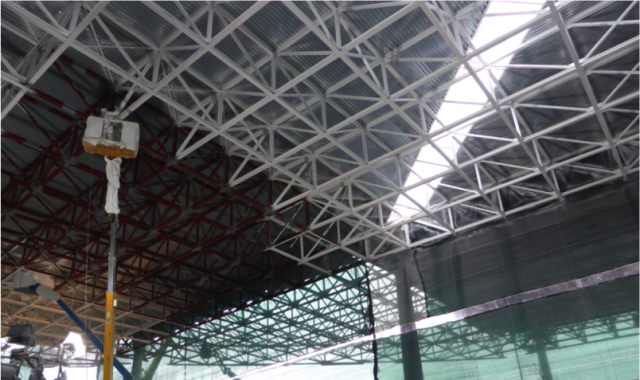 copertura in metallo bianco e vetro