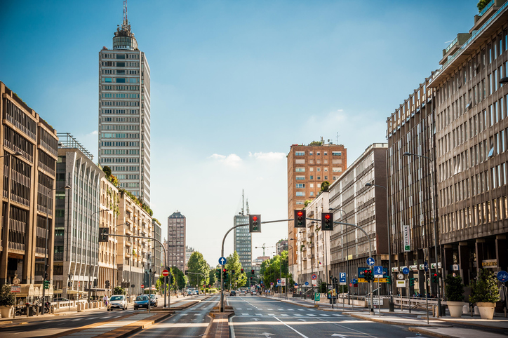 Blocco del traffico a Milano: circolano solo elettriche e ibride