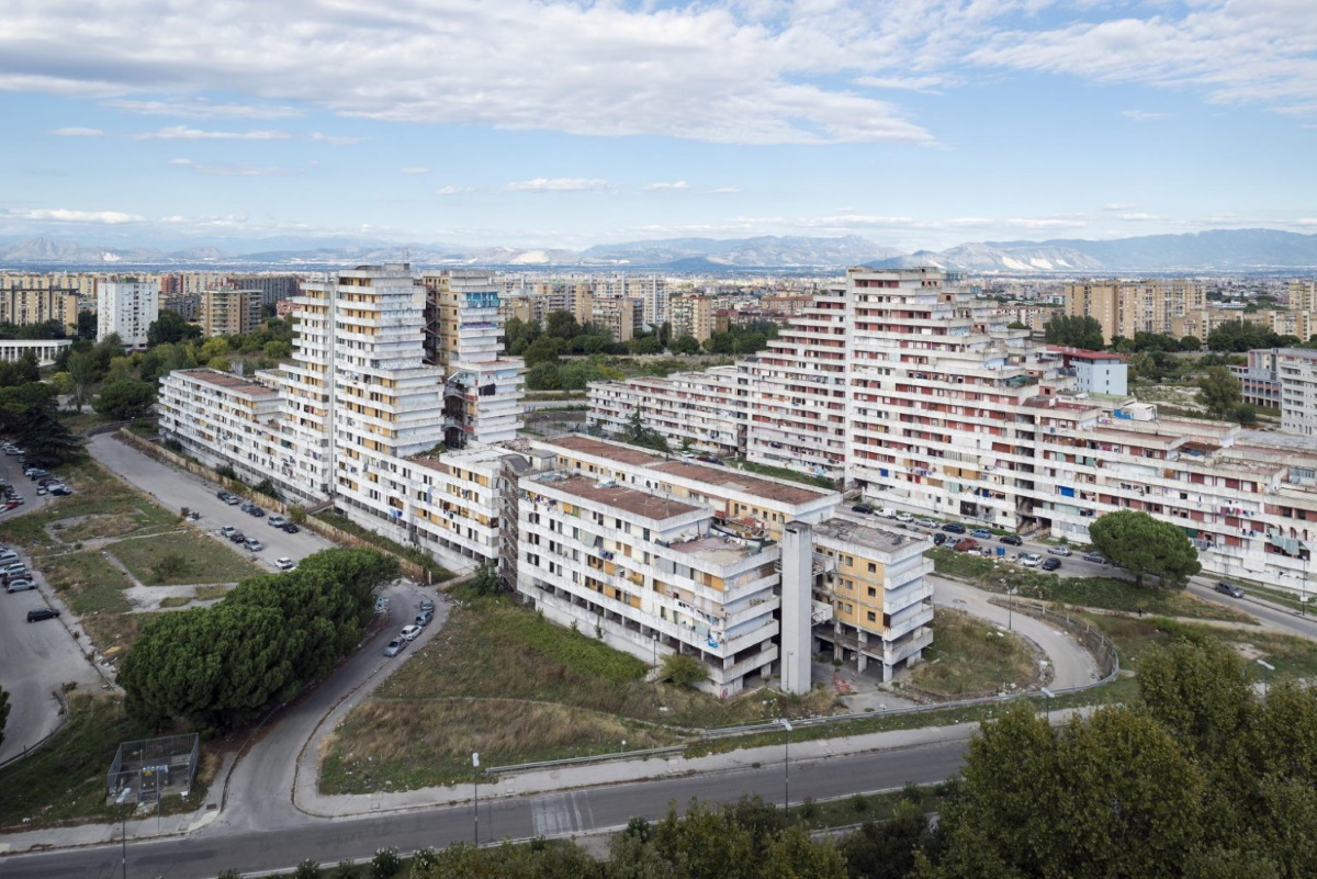 Scampia, riparte la demolizione delle Vele