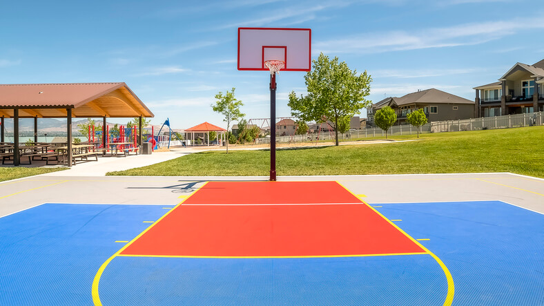 Impianti sportivi senza creazione di volumetria: non serve il permesso edilizio