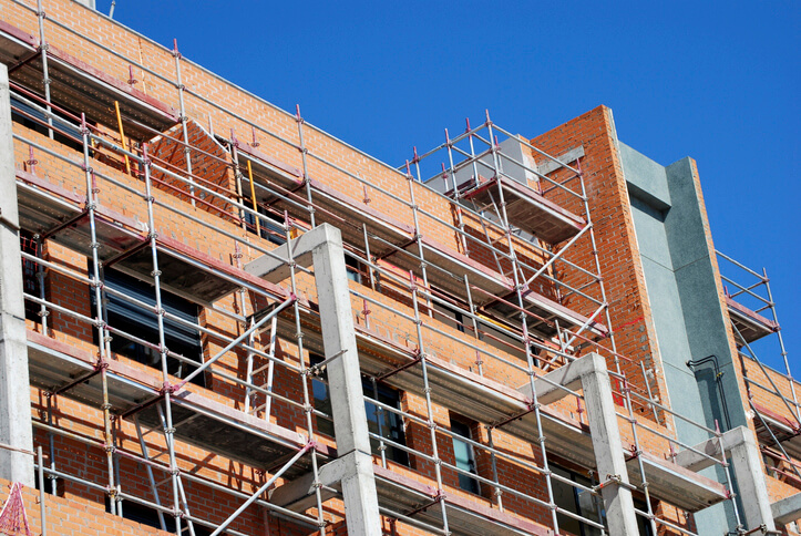 Permesso di costruire e diritti dei terzi: contenuti e limiti delle verifiche del Comune