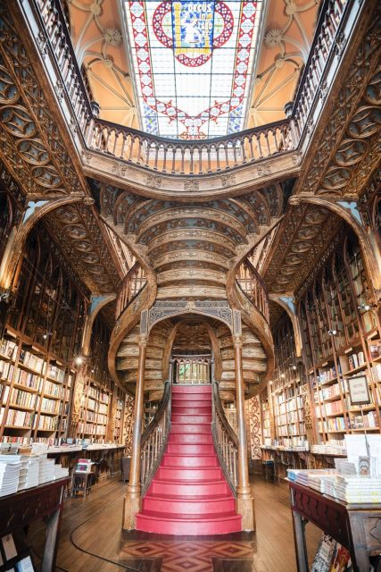 La magia della libreria Lello e Irmão di Porto (in cui si paga il