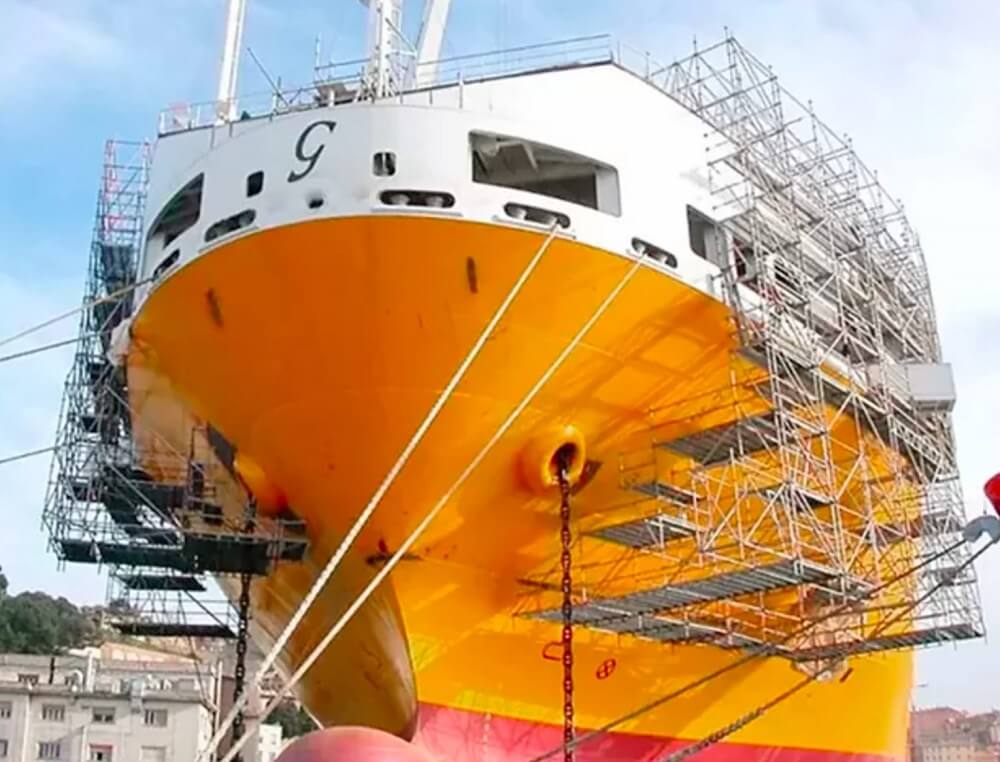 cantieri navali ponteggio nave arancione