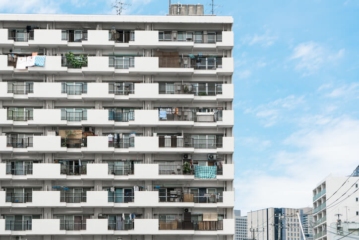 Proprietà immobiliare in crisi: tasse, affitti e sostenibilità ostacolano il sogno della casa