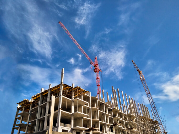 Distanze tra edifici, irrilevante la qualificazione dell’opera se le violazioni sono evidenti