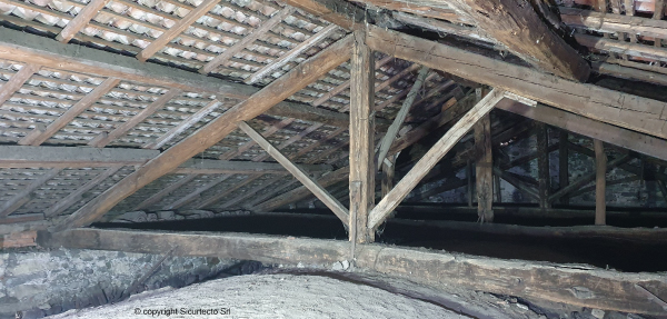 capriata in legno tetto