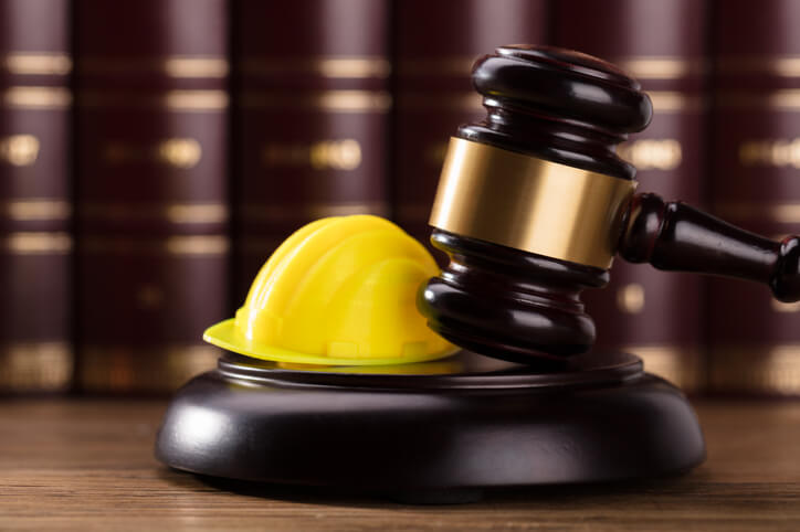 Abusi edilizi, l’ordine di demolizione è legittimo anche dopo vent’anni