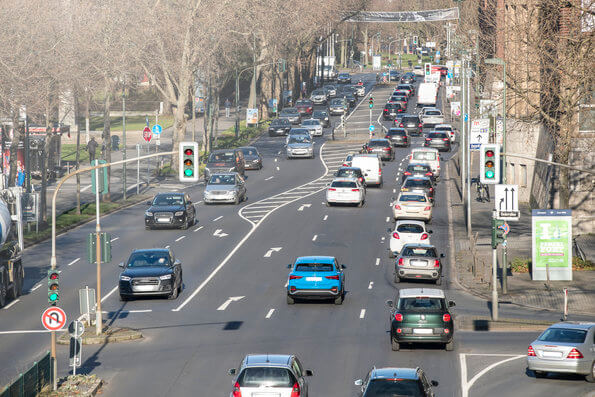 Nel Nuovo Codice della strada si mettono al centro la sostenibilità ambientale e sociale Nel Nuovo Codice della strada si mettono al centro la sostenibilità ambientale e sociale