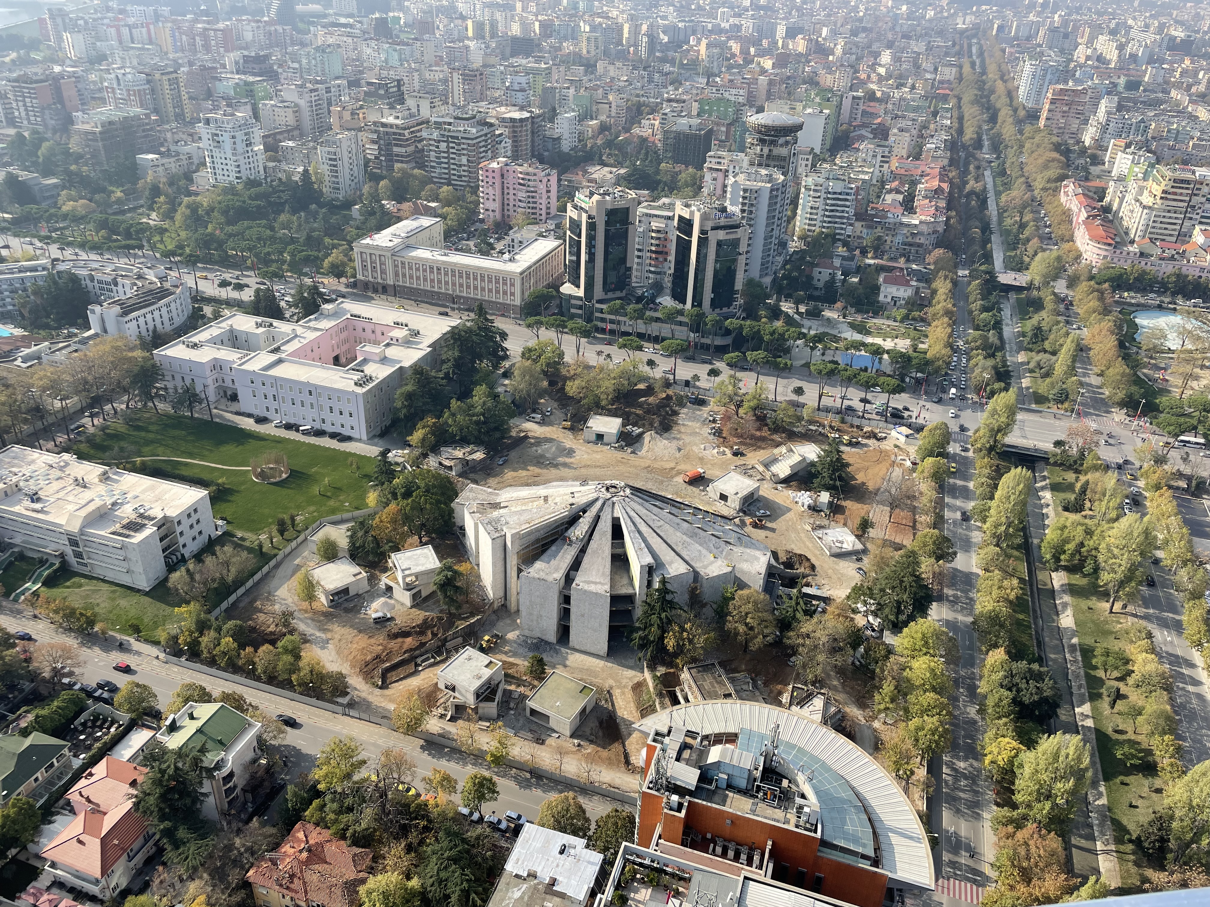 La trasformazione urbanistica e architettonica di Tirana La trasformazione urbanistica e architettonica di Tirana
