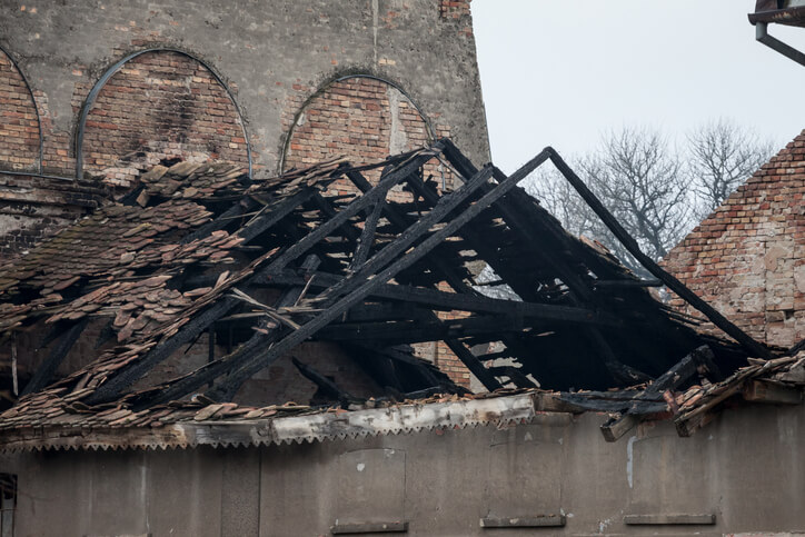 Abuso edilizio: il reato in prescrizione dopo 4 anni o 5 anni