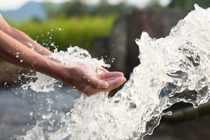 Dalla silice il materiale che cattura gli inquinanti dell’acqua