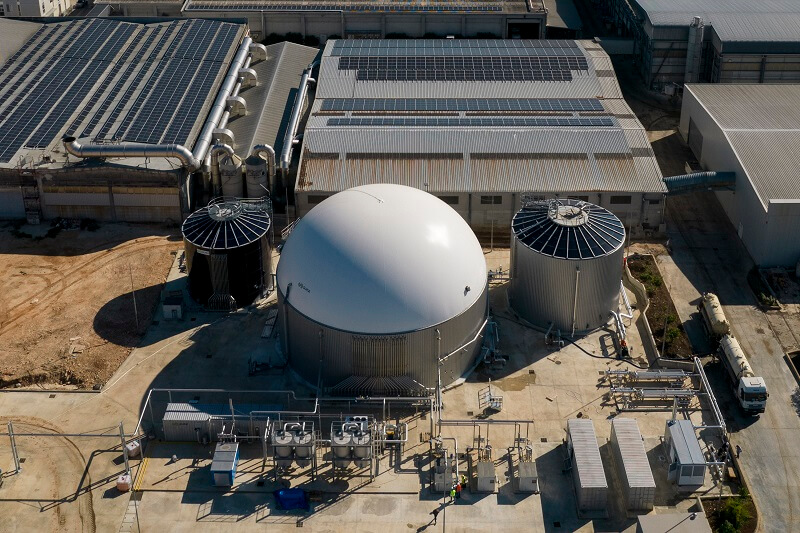 Biogas dai rifiuti, è davvero una svolta green? Il primo impianto in Puglia