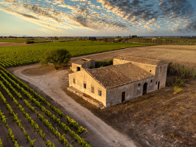 Cambio di destinazione con aumento del carico urbanistico: ci vuole il permesso di costruire