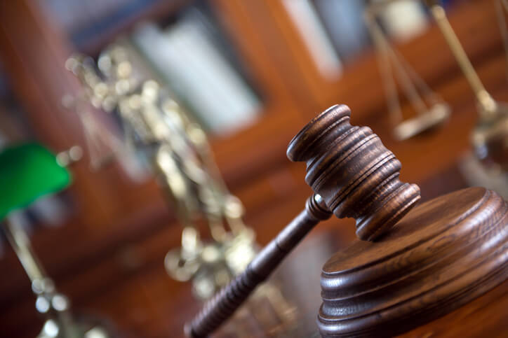 Spetta solo allo Stato disciplinare la doppia conformità per la sanatoria edilizia