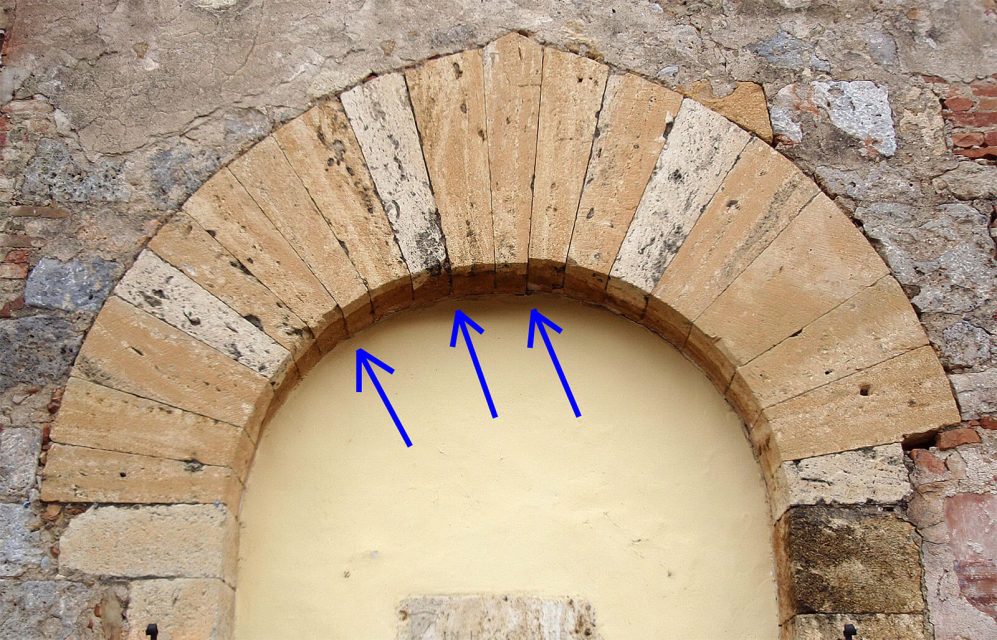 strutture spingenti immagine arco in muratura