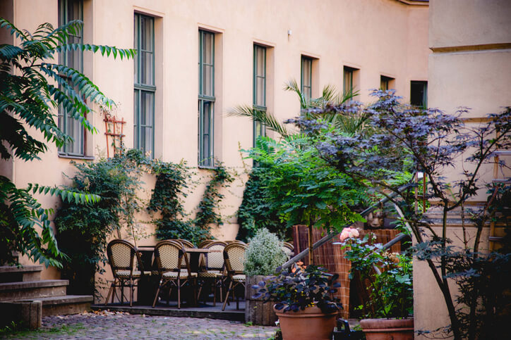 Le norme sulle distanze tra le costruzioni valgono anche per i cortili